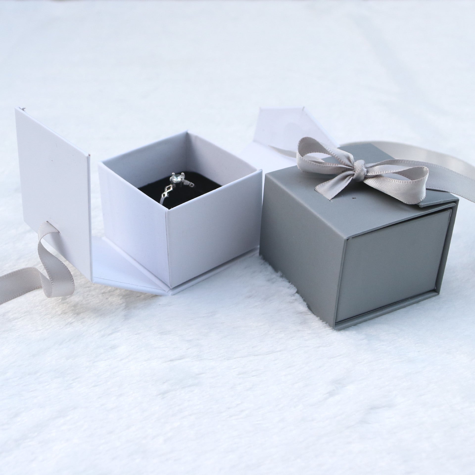 Schmuck Boxen Papier Grau Weiß Farbe Band Bowknot Für Geschenk Präsentieren Ring Ohrring Verpackung Display Box